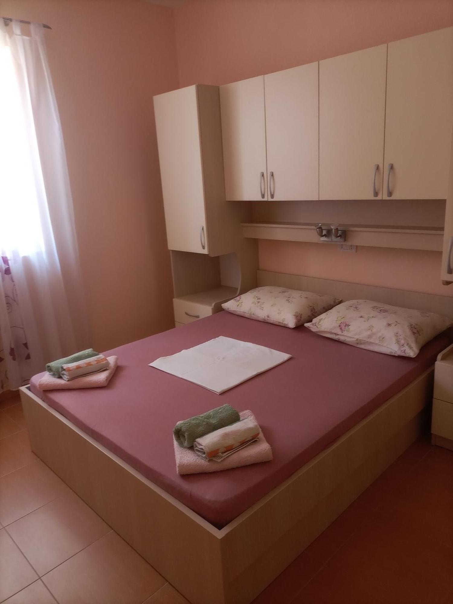 Apartments Vrisika-Family Apartment Makarska Esterno foto
