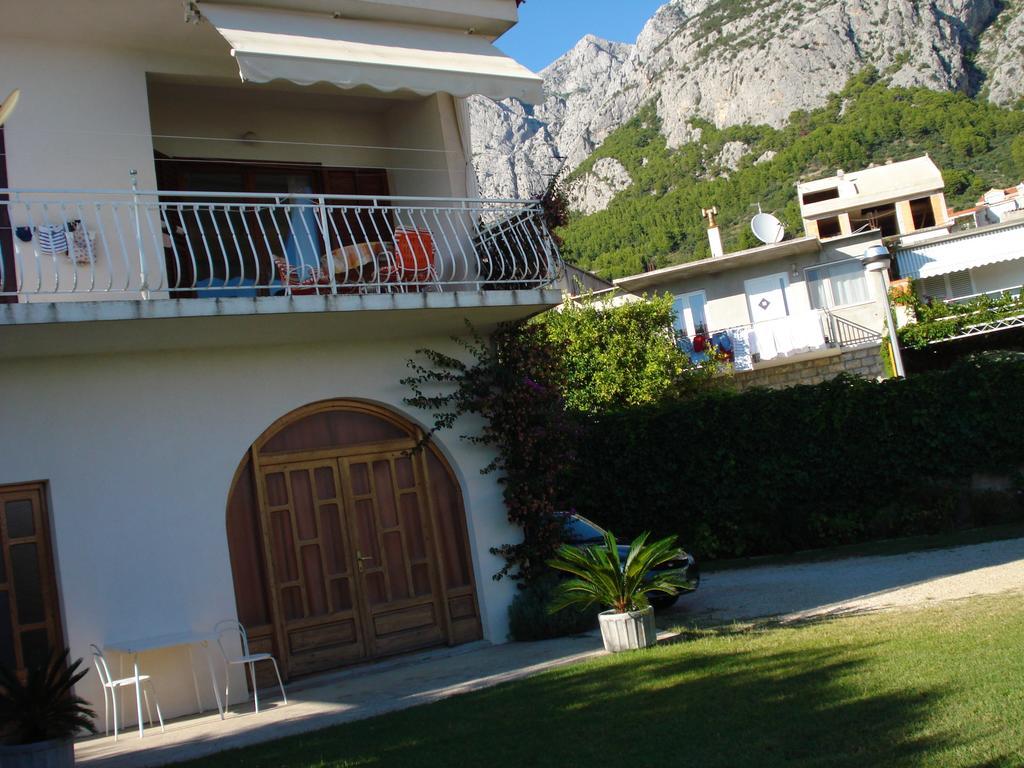 Apartments Vrisika-Family Apartment Makarska Esterno foto