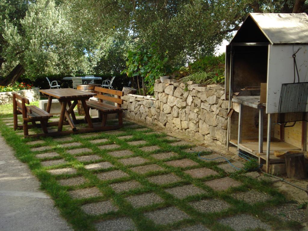 Apartments Vrisika-Family Apartment Makarska Esterno foto